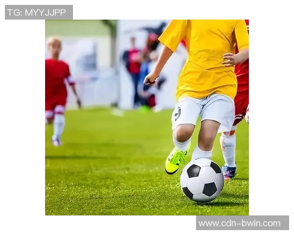 激情四溢的绿茵场上激烈对抗的足球比赛精彩瞬间回顾